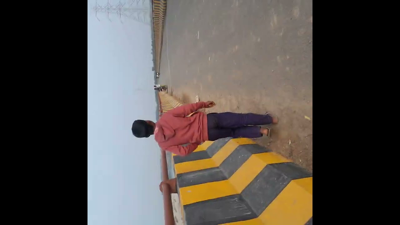 हेलो गाइस बताओ इस पुल पर कौन कौन आया है कमेंट में बताओ