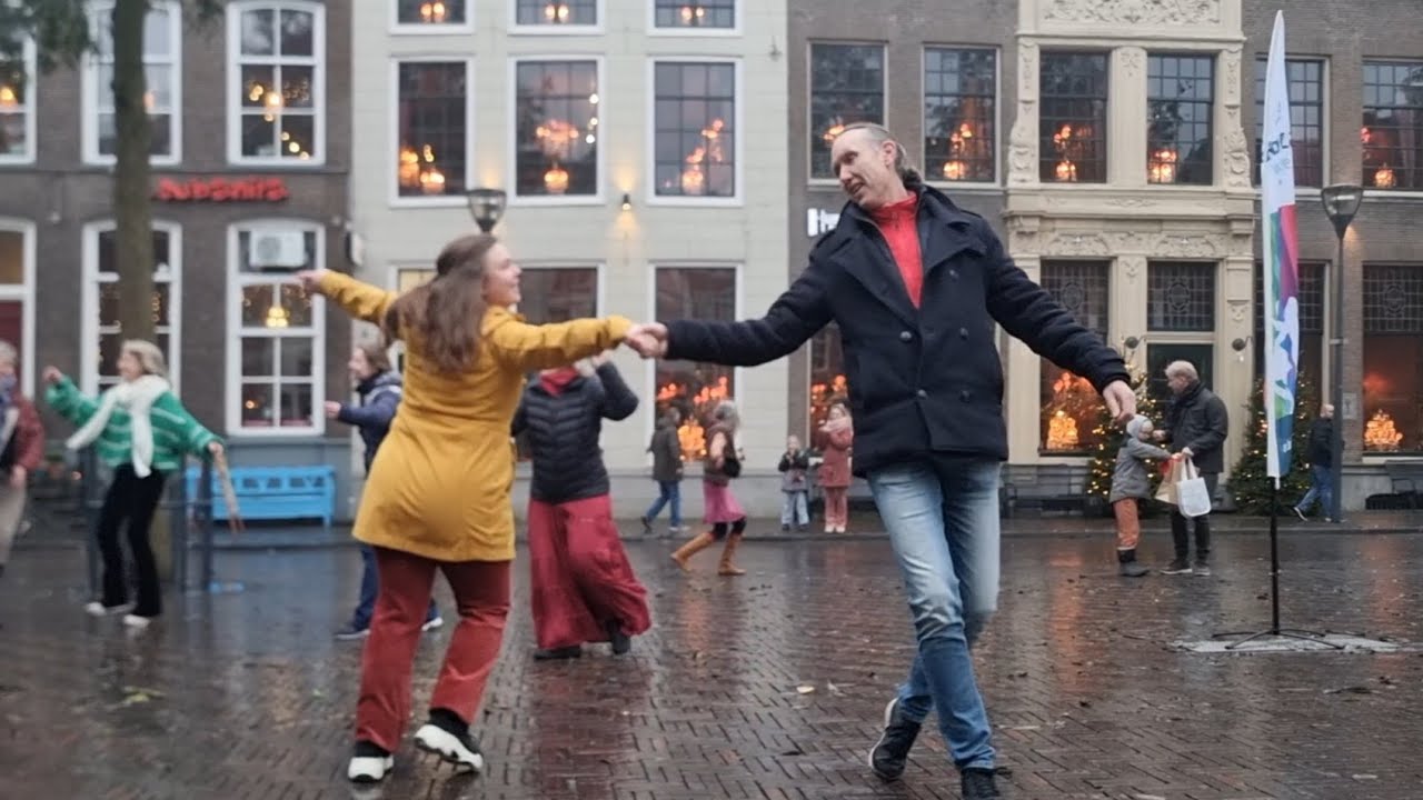 Biodanza flashmob op de Melkmarkt in Zwolle