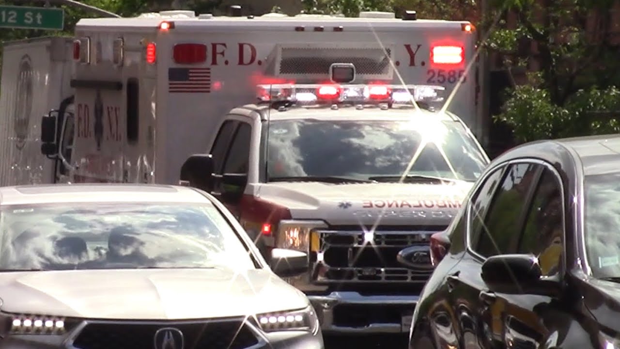 *RARE WHELEN SIREN* FDNY EMS Ambulance responding