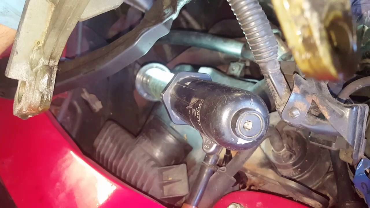 Air thing off, distributor cap and rotor thing off - Toyota MR2 MK2 (part 9)