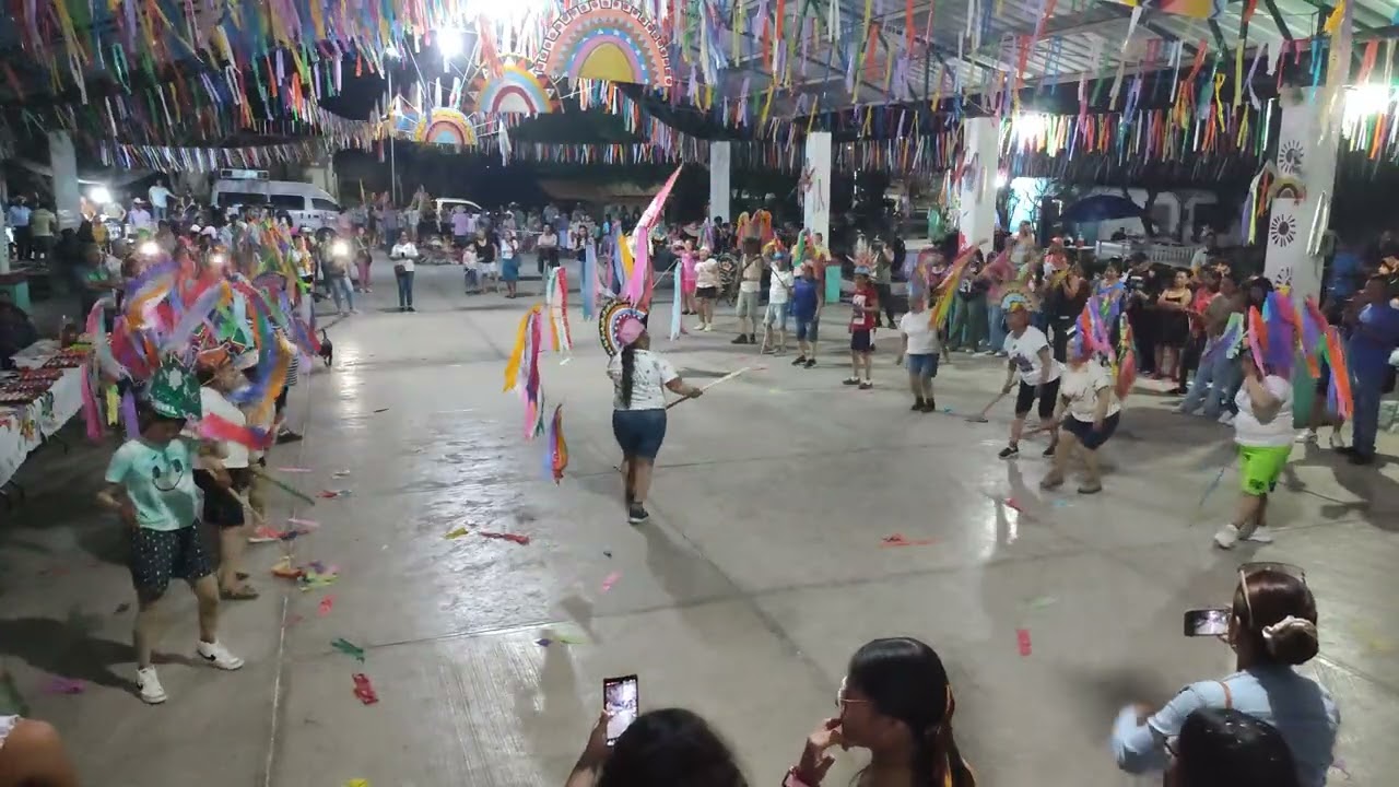 Comparsa independientes femenil en la presentación del carnaval 2026