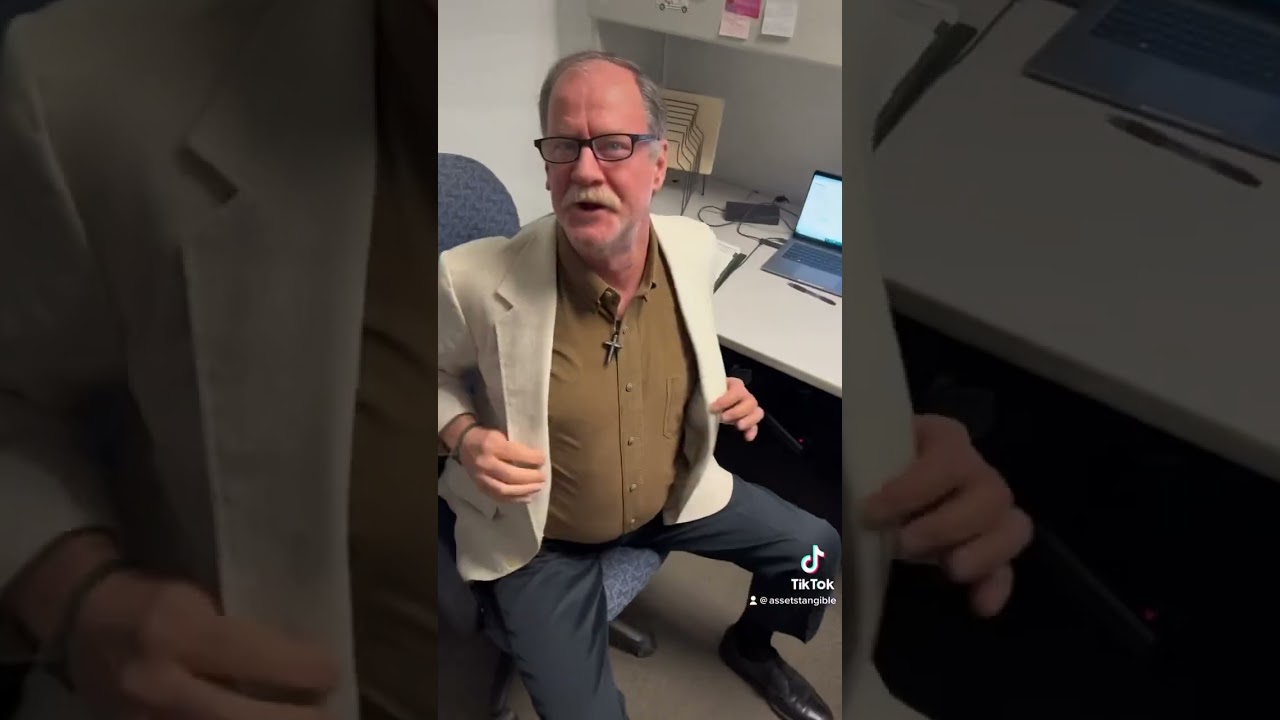Uncle Wayne Staying Out The Way #funny #trending #tiktok