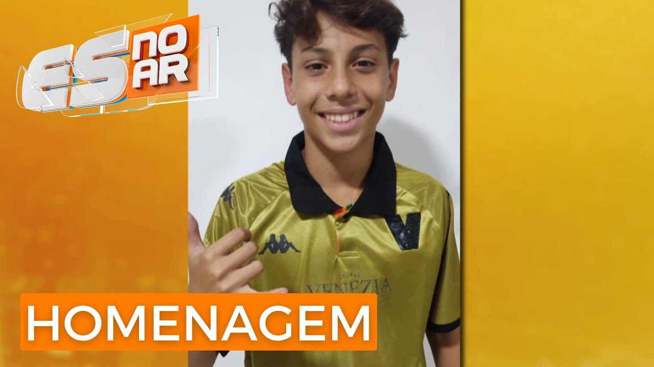 Amigos e familiares de adolescente fazem homenagem em frente ao hospital