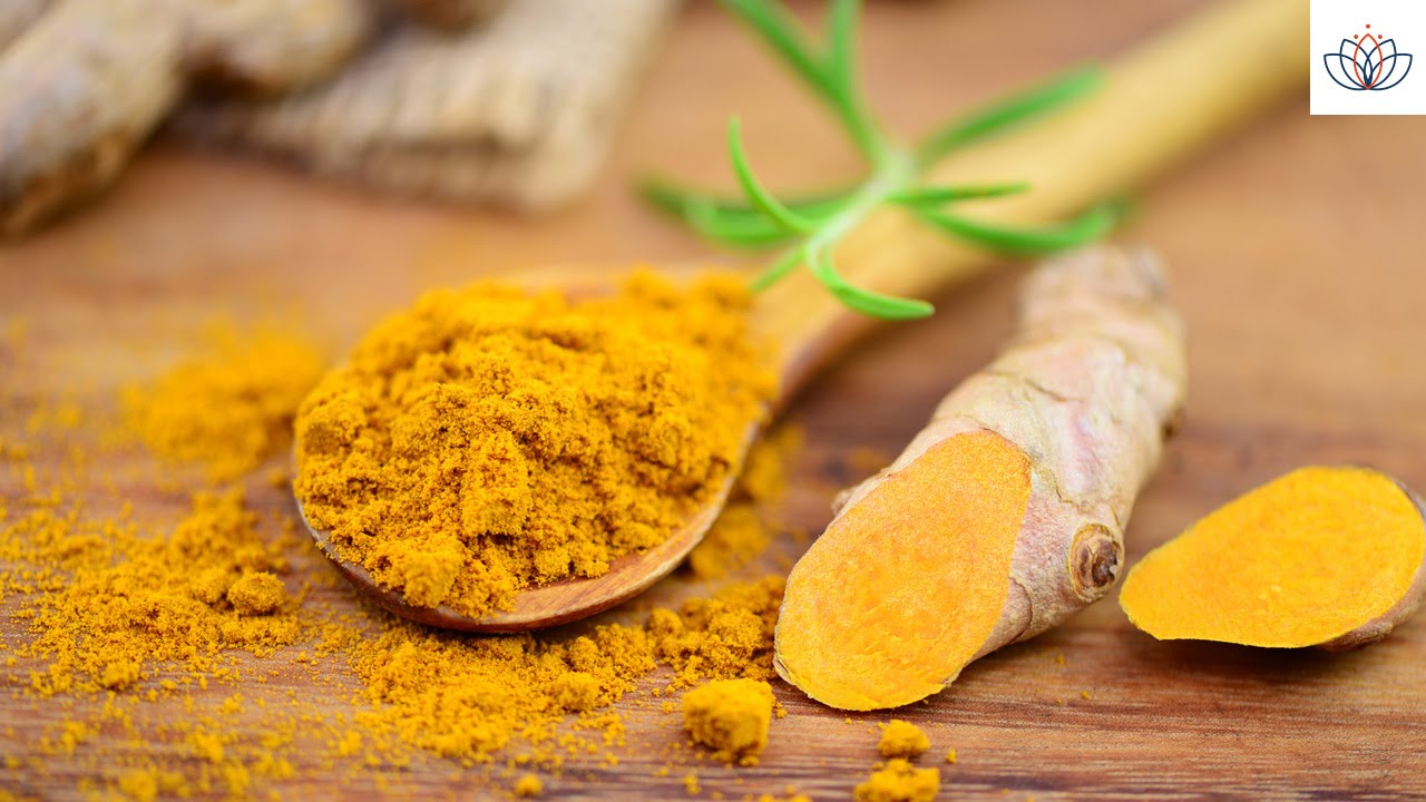 Spezie utili per la salute: curcuma, zenzero, cannella e peperoncino.