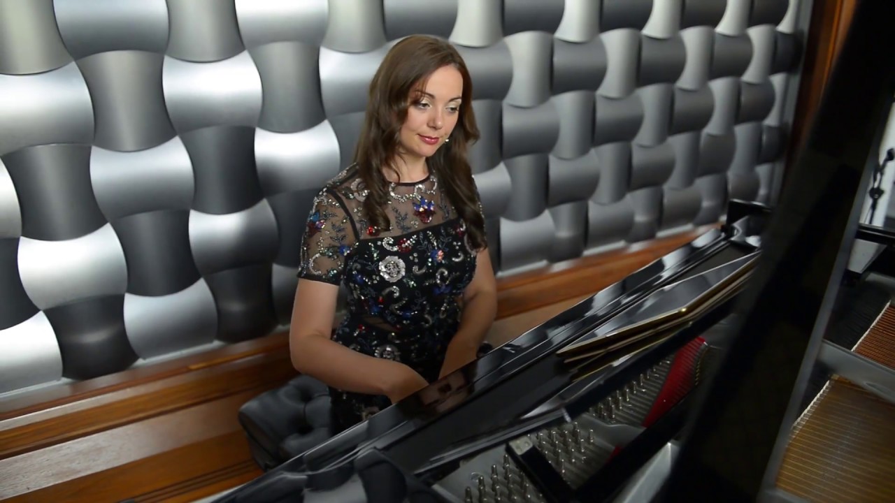 Olena Hutsulyak/Female Pianist