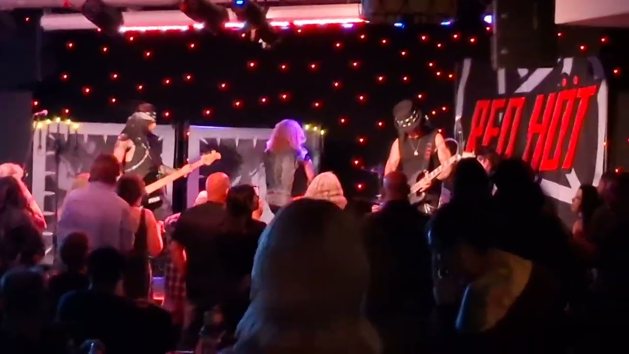 Red Hot -tribute to motley crue-looks that kill