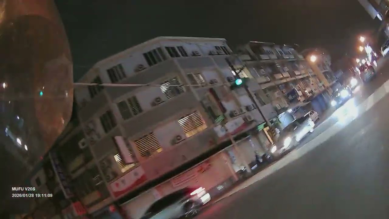 屏東市光復路大豐路口汽機車紅線違停。