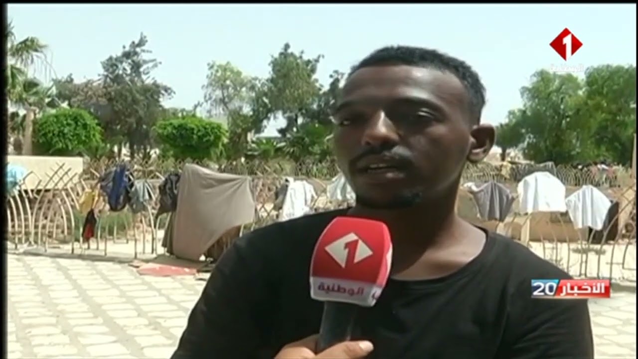 رحلة أقدام الهاربين من الحروب والفقر : طالبو اللجوء من السودان يعيشون في حديقة في صفاقس