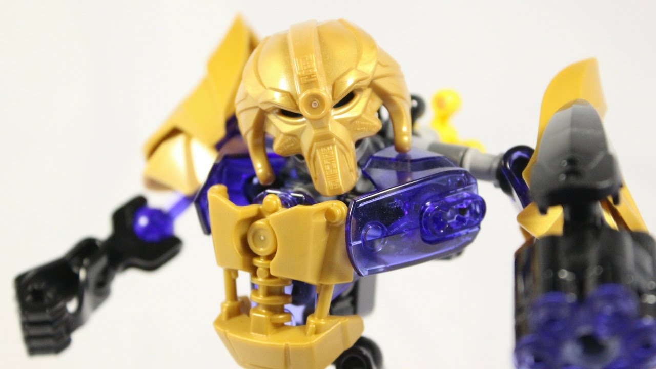 Explaining the build to my Mask Maker Makuta