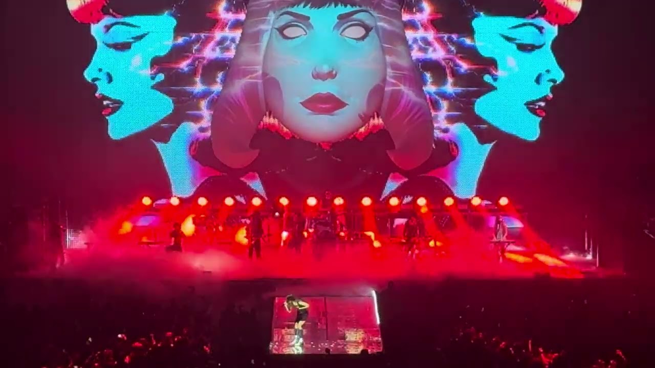 La Femme live in Paris (Bercy / Accor Arena) - Rock Machine - November 26 2025 - Rappel
