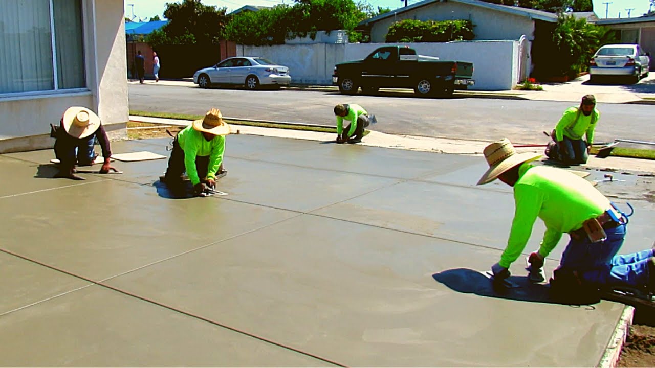Concrete Driveway. Broom Finish. California