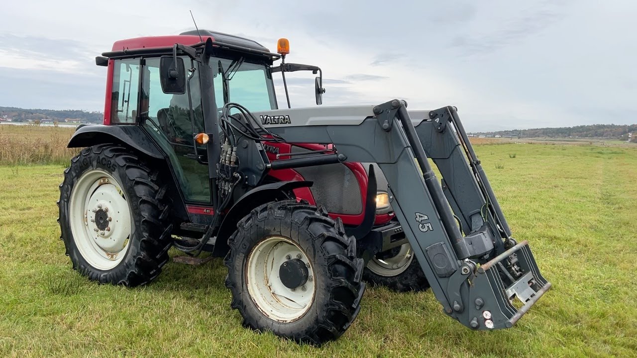 Köp Traktor Valtra A85 med lastare på Klaravik