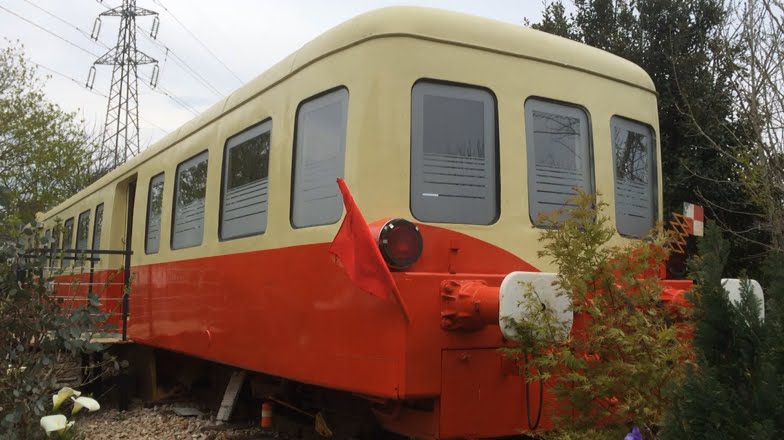 Des chambres d'hôtes dans un autorail à Lanester