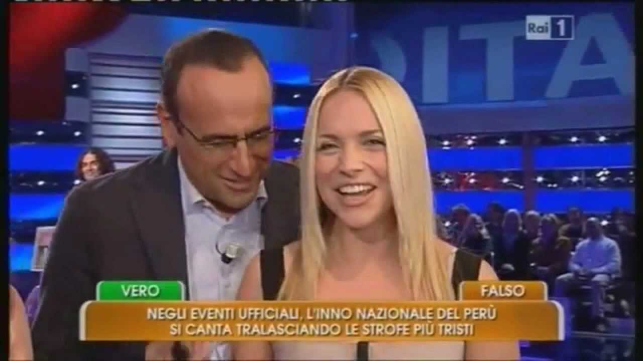 L'Eredità - A carlo conti piace appoggiarsi