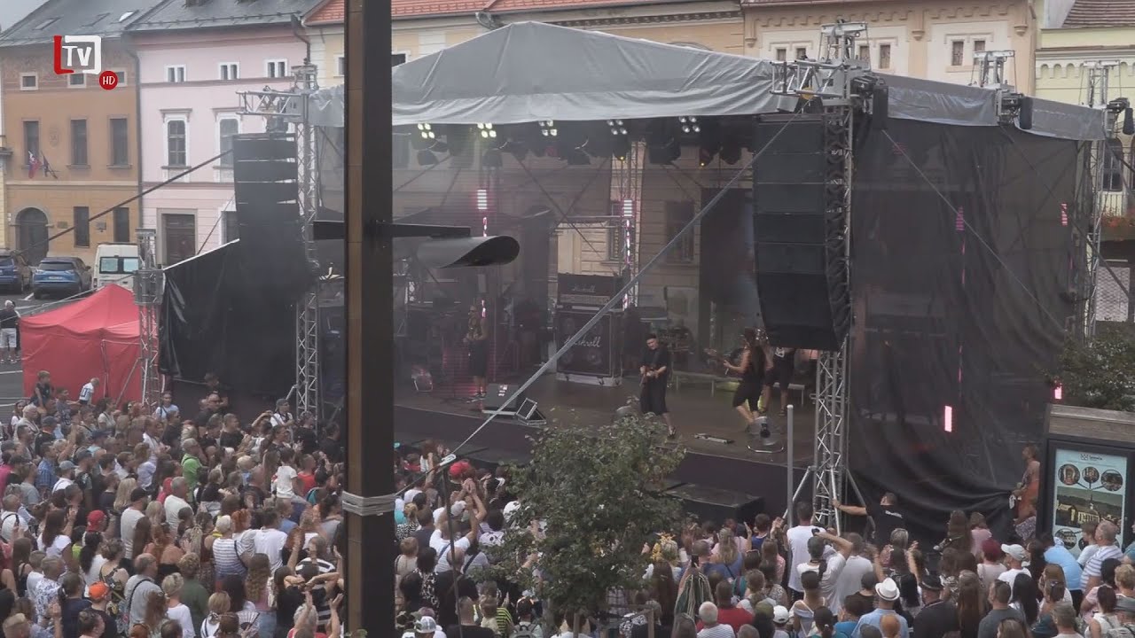 [4/34] Tisícky  návštevníkov sobotnej  Tajomnej Levoče pritiahli Heľenine oči, ale i Majself a ďalší