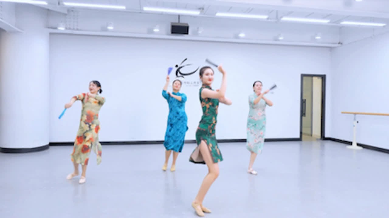 古典舞《南屏晚钟》