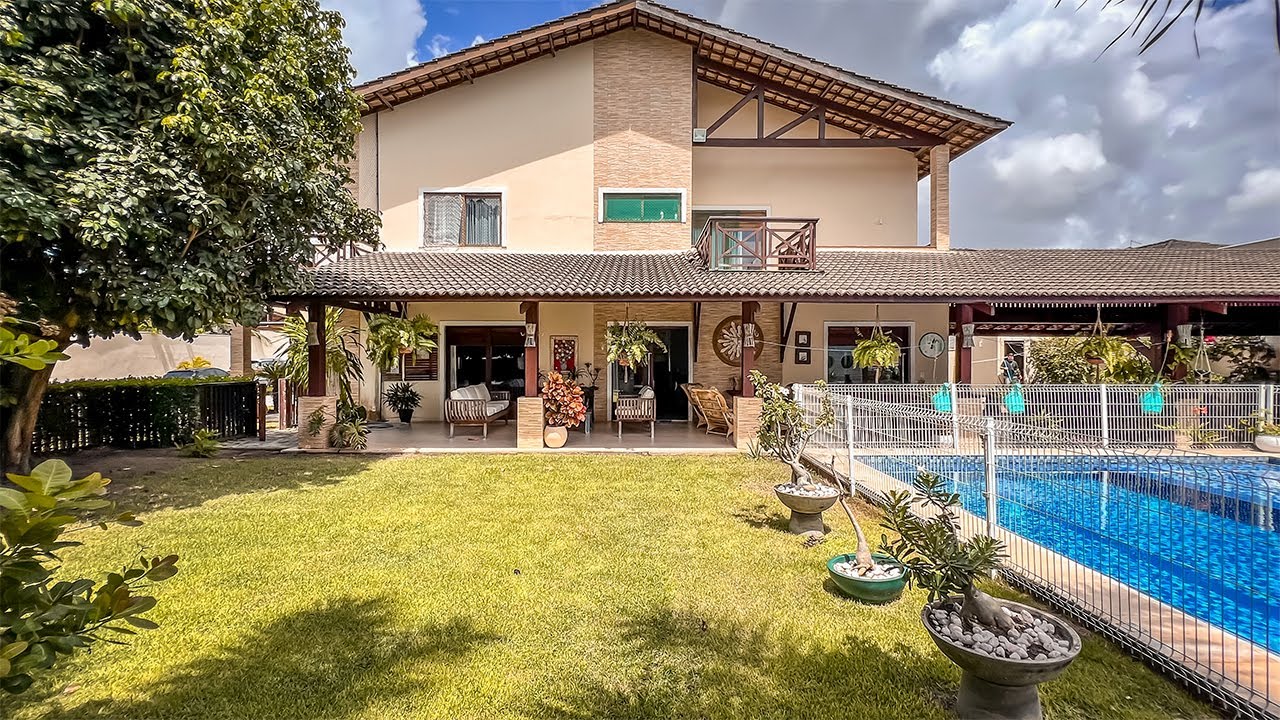 PARECE UM SÍTIO 🌳💚 CASA COM LOTE DE 840 M² EM CONDOMÍNIO