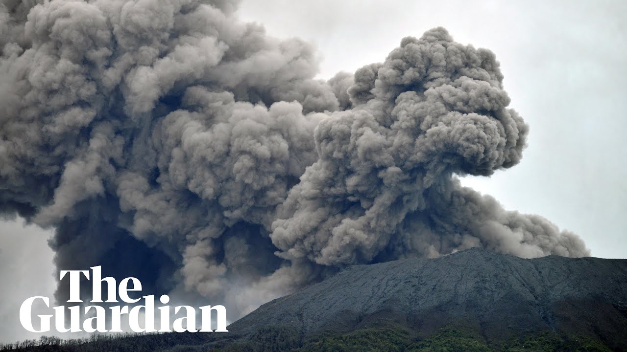 Indonesia: Mount Merapi erupts, killing 11 climbers