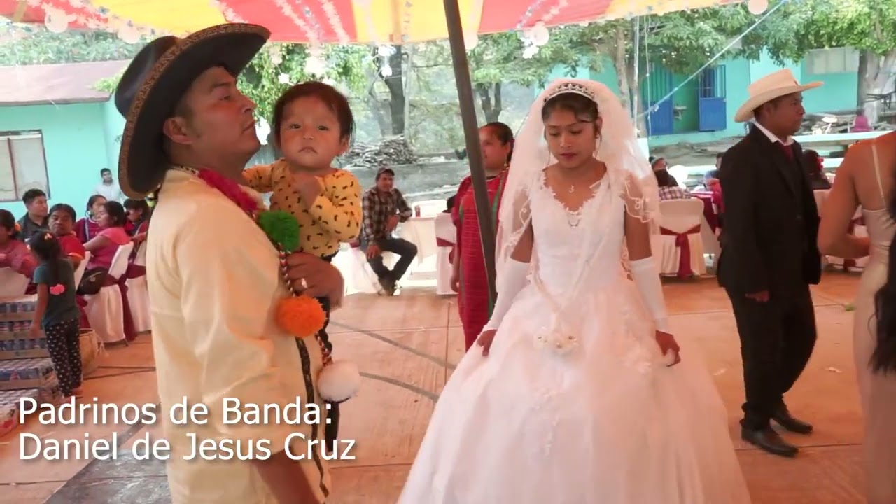 Baile con el Grupo Señal de la Sierra en la Boda de Fidel y Jennifer en Santa Cruz Tilapa