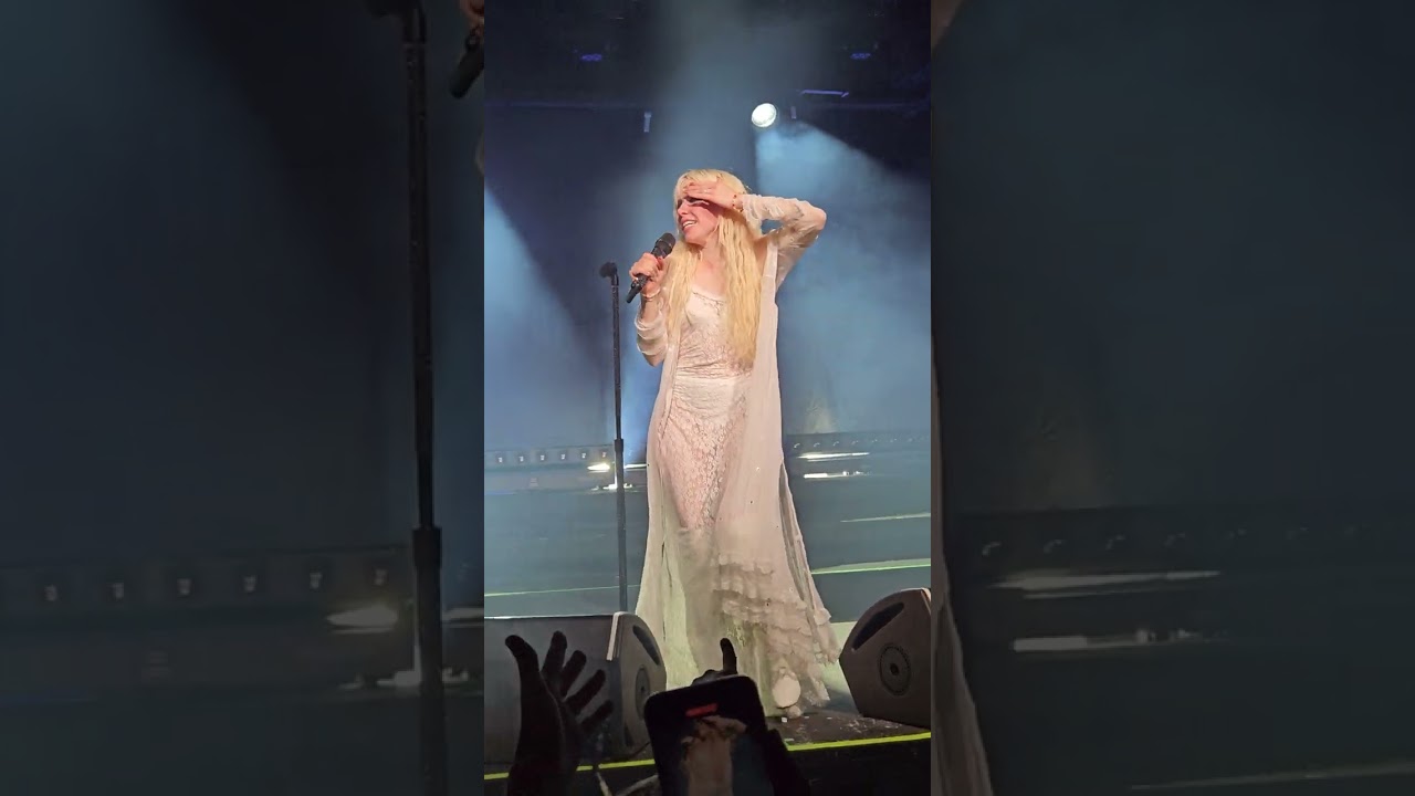 Carly Rae Jepsen - I Didn't Just Come Here to Dance (Live in Rio)