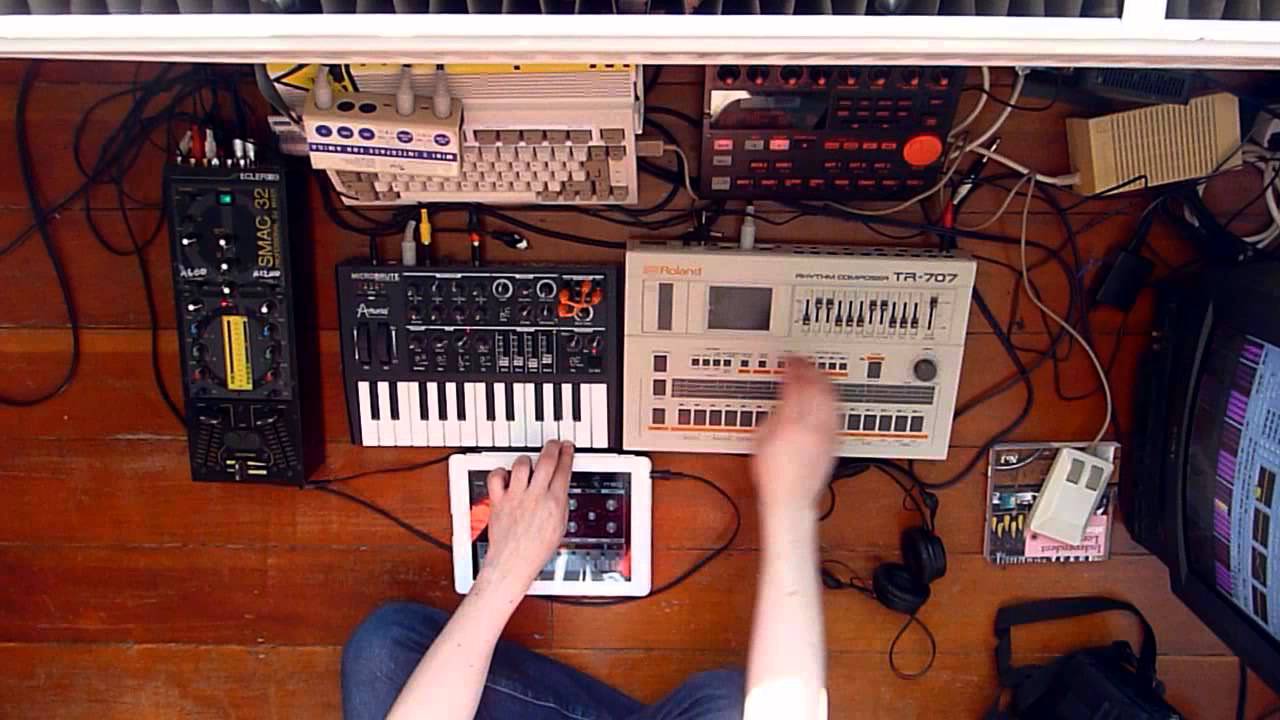 Give Me Patience - Early London Spring (Live) TR-707+DR-202+Microbrute+Amiga+Animoog