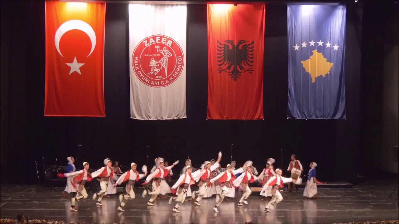 Zafer Halk Oyunları Derneği Folklor gösterisi ( Dita e Kultures Shqiptare )