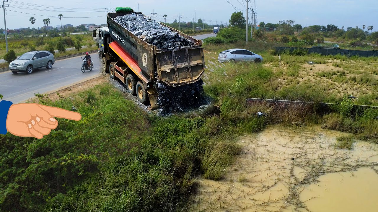 Perfectly Operations!! Machinery Operation Landfill Transforming a Landfill Dumping & Dozer in Actio