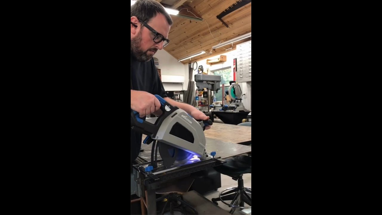 Trust the S210CCS Cold Metal Cutting Circular Saw to slice through metal like paper!