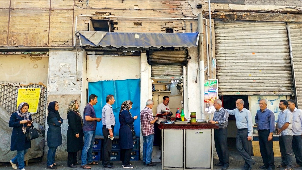 Oldest Dizi Master in Tehran Bazaar | 47 Years in the Same Tiny Shop