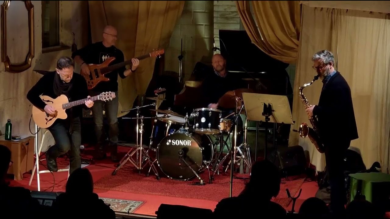MariMossi Quartet   Everybodys Party