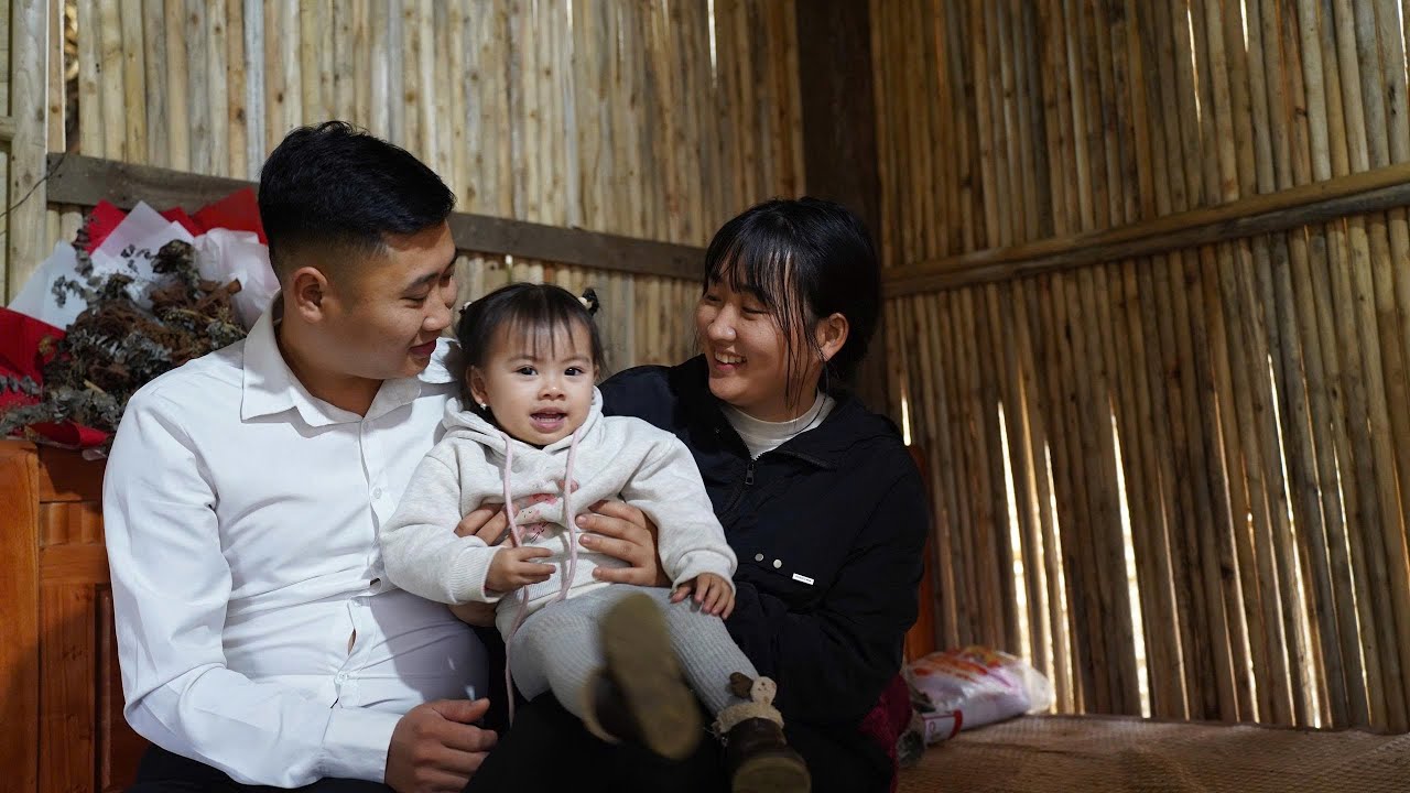 After overcoming difficulties, single mother and CEO Tuan burst into tears of joy and happiness.