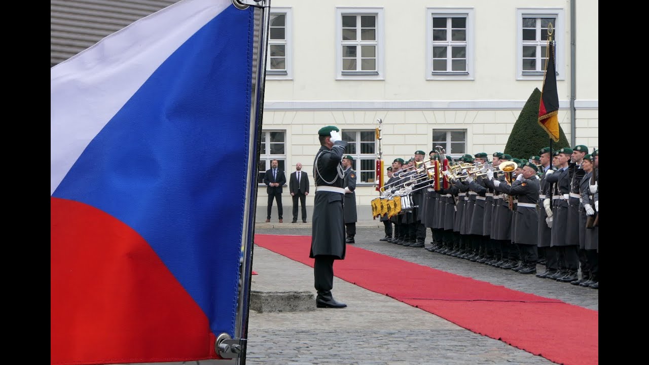 Militärische Ehren für Tschechiens Präsidenten Petr Pavel