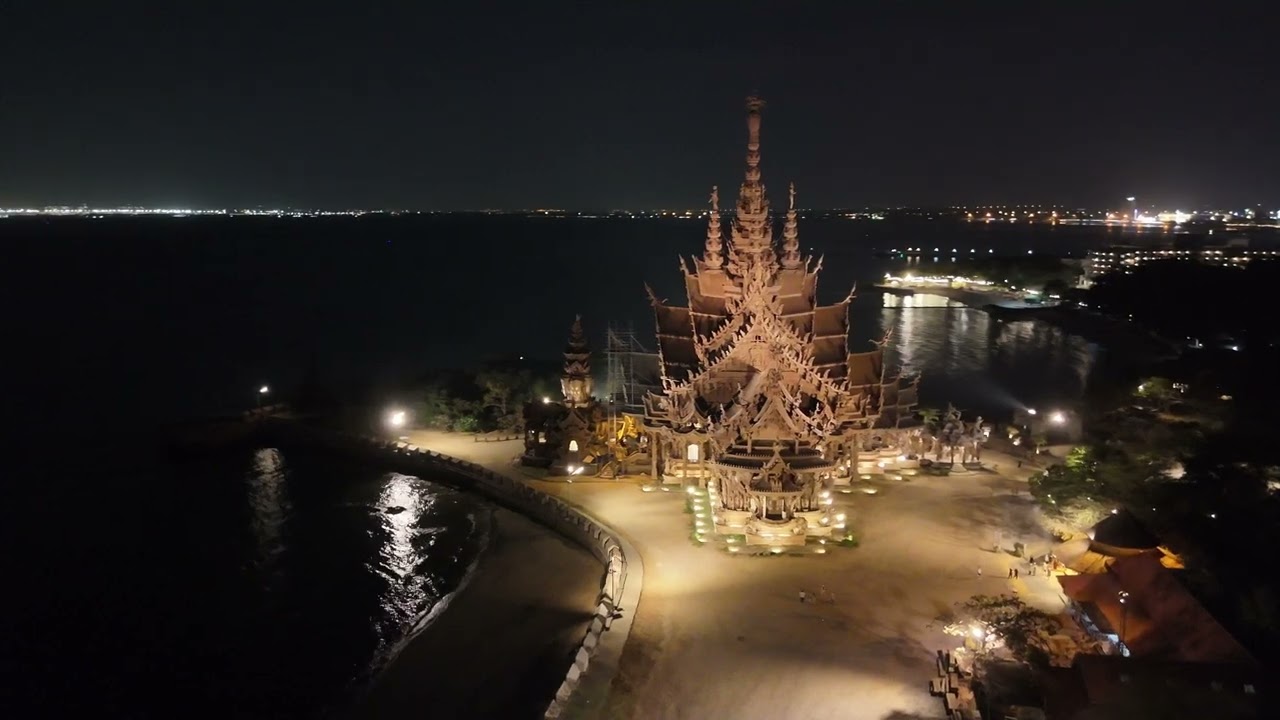 THE PALM WONGAMAT BEACH AT NIGHT   4K