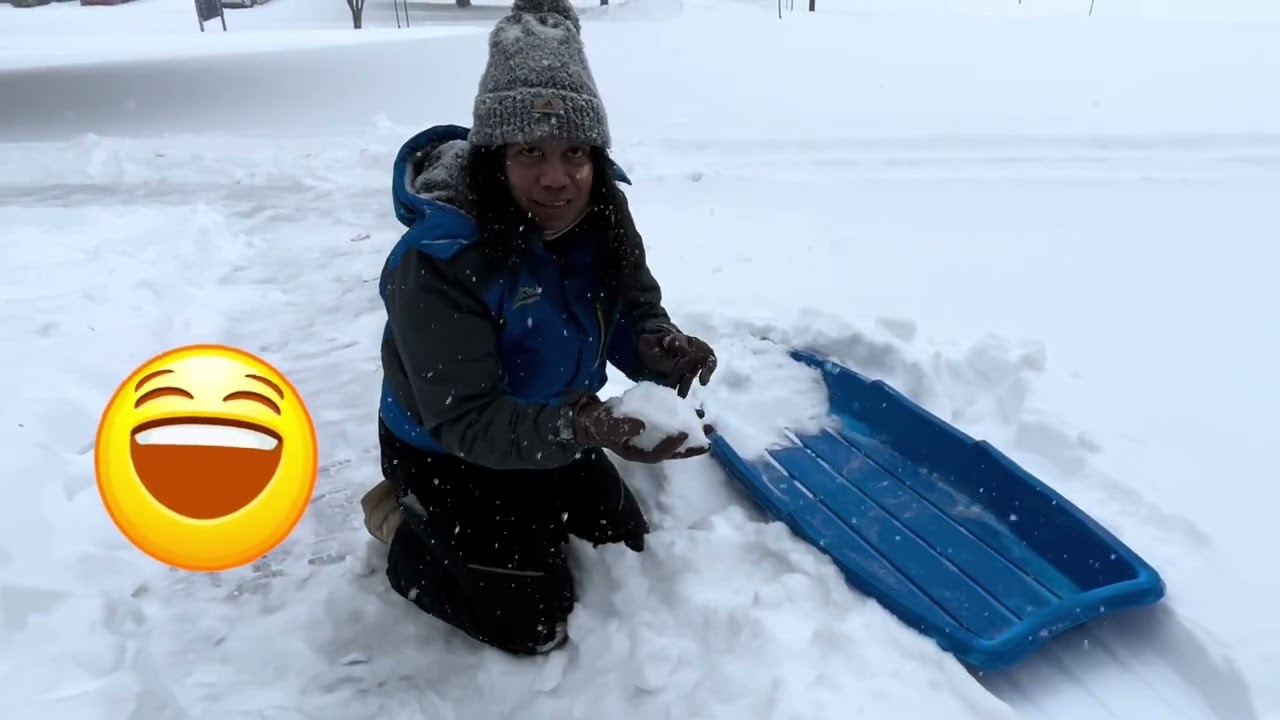 Salju nya banyak banget, ampun dah ❄️❄️.                      Hi guys ikutin keseruan kami ya