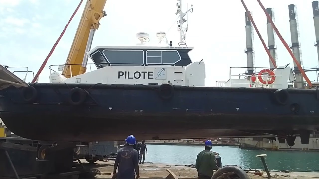 sortir un bateau pilote au port Autonome de Dakar