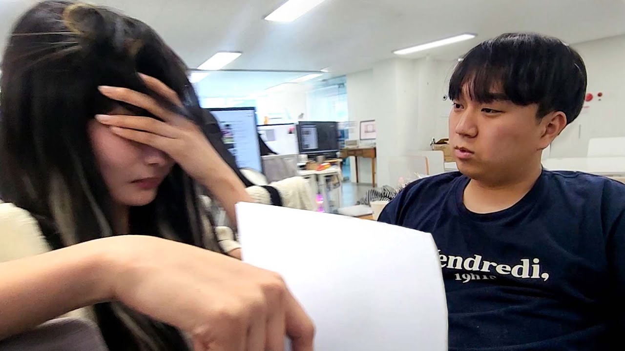 크리에이터로 계약한 여직원..유튜브 그만한다네요.