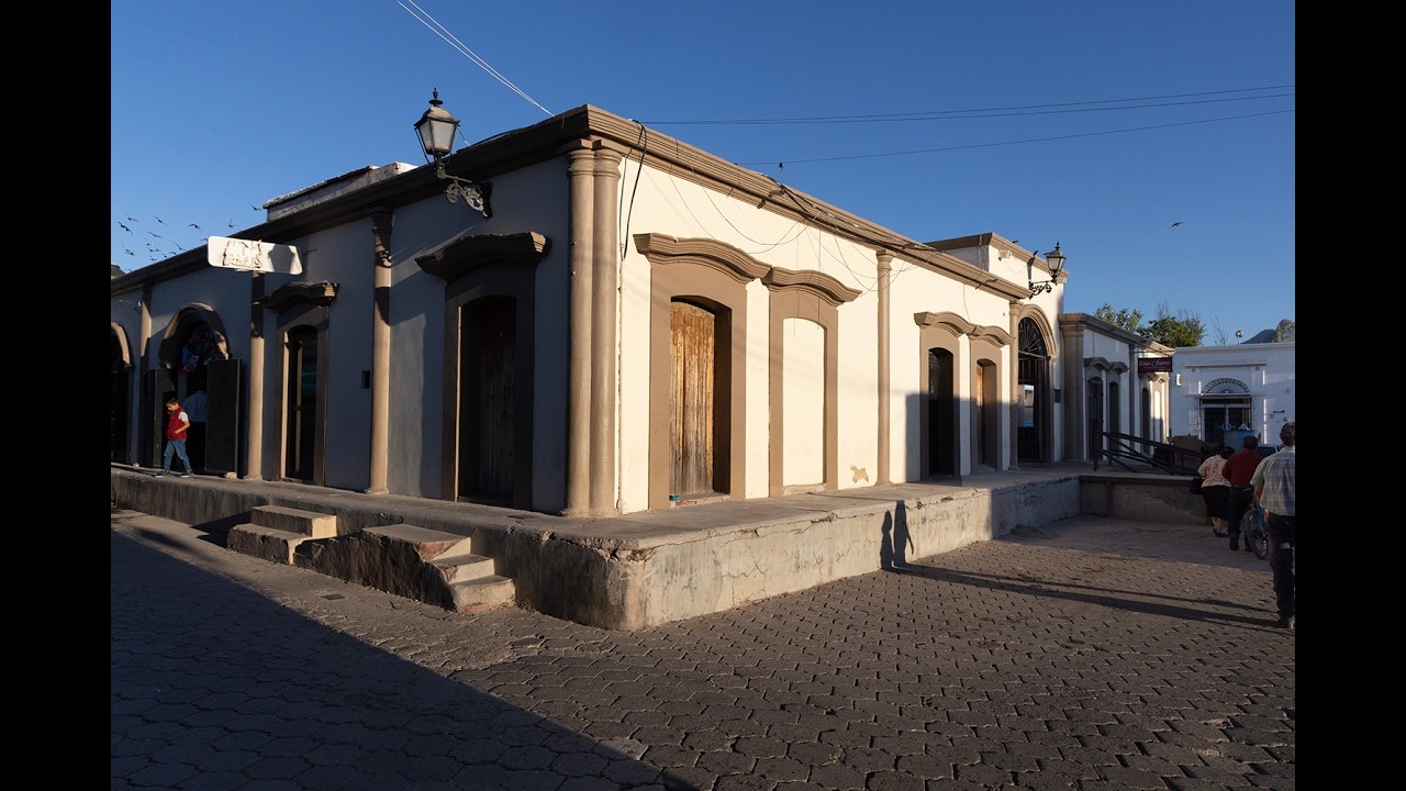 A Walk and Talk video through the Álamos mercado