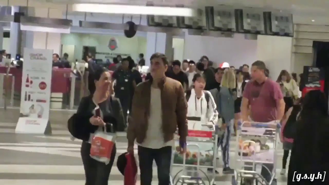 BTS in Changi Airport Singapore fancam 3 / Tourists Reactions