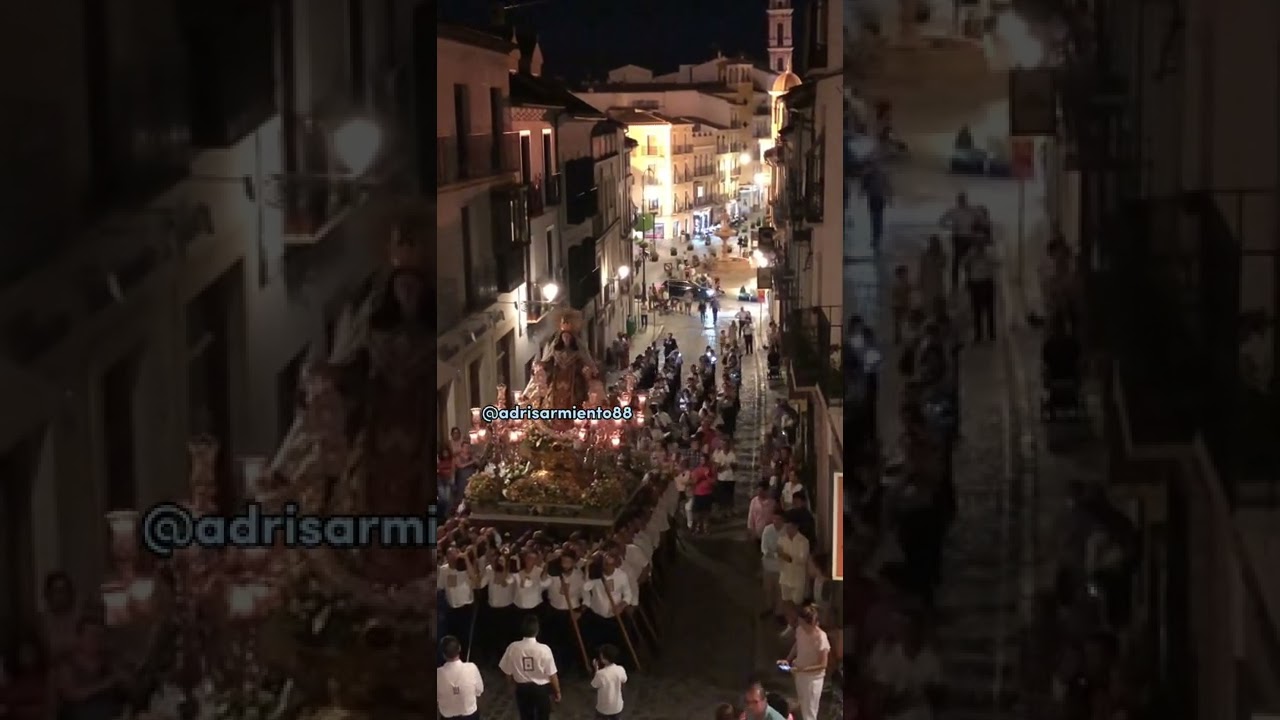 La Virgen del Carmen de Antequera subiendo zapateros a los sones de la Trinidad Sinfónica de Málaga