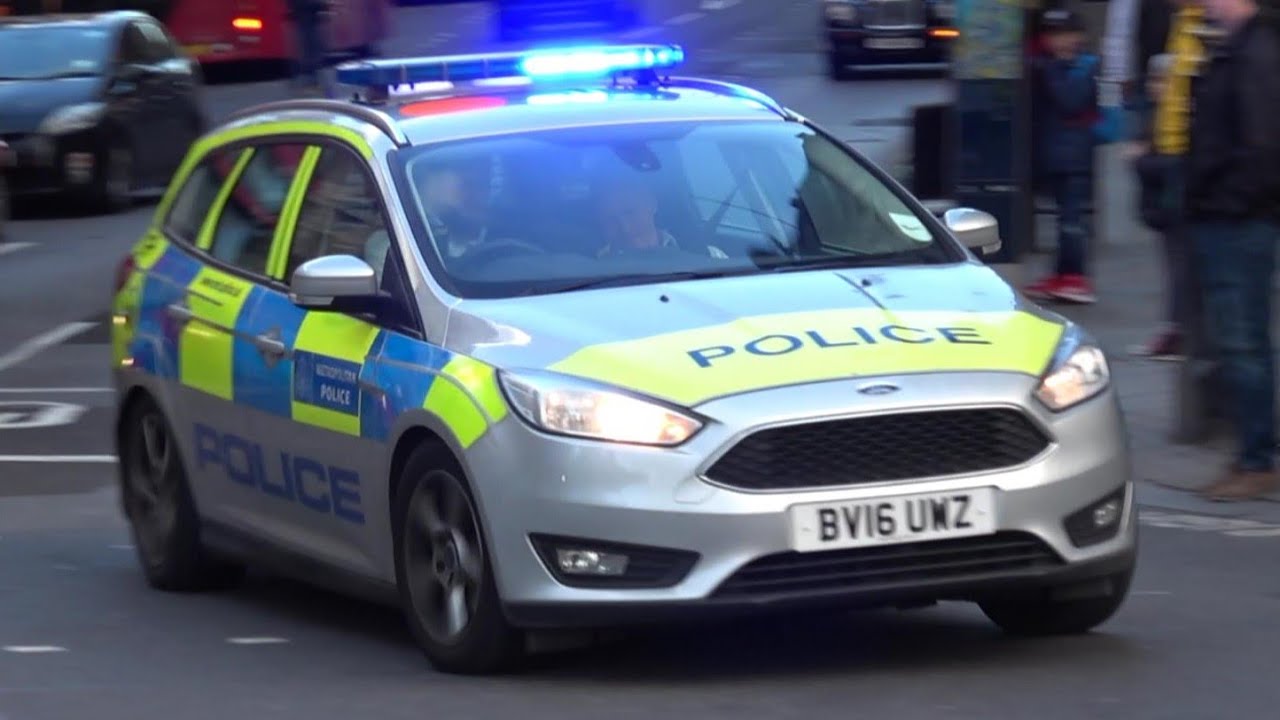 Metropolitan Police - 2016 Ford Focus IRVs (x3) responding