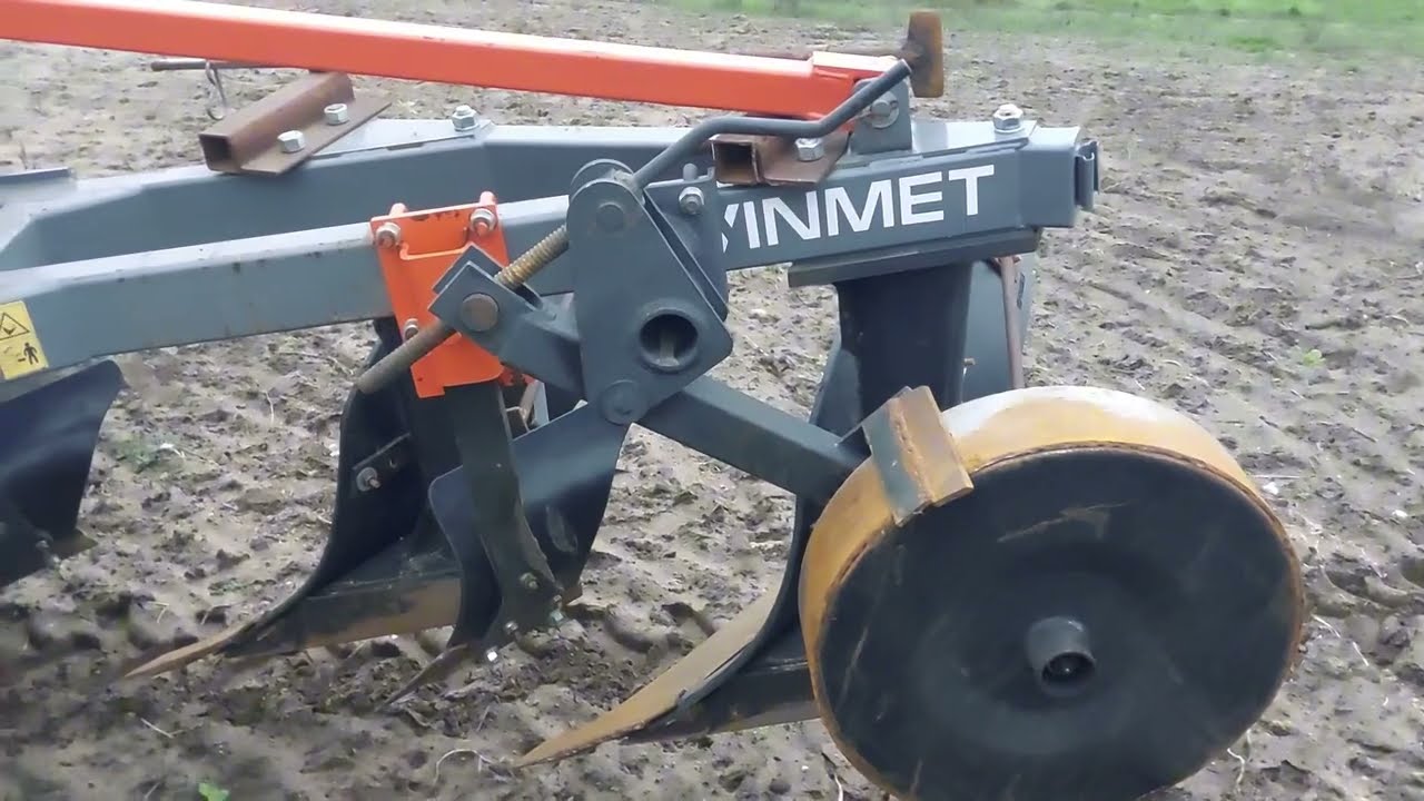 Відпочиваєм на оранці. ДТЗ 5404, плуг winmet 2-30.