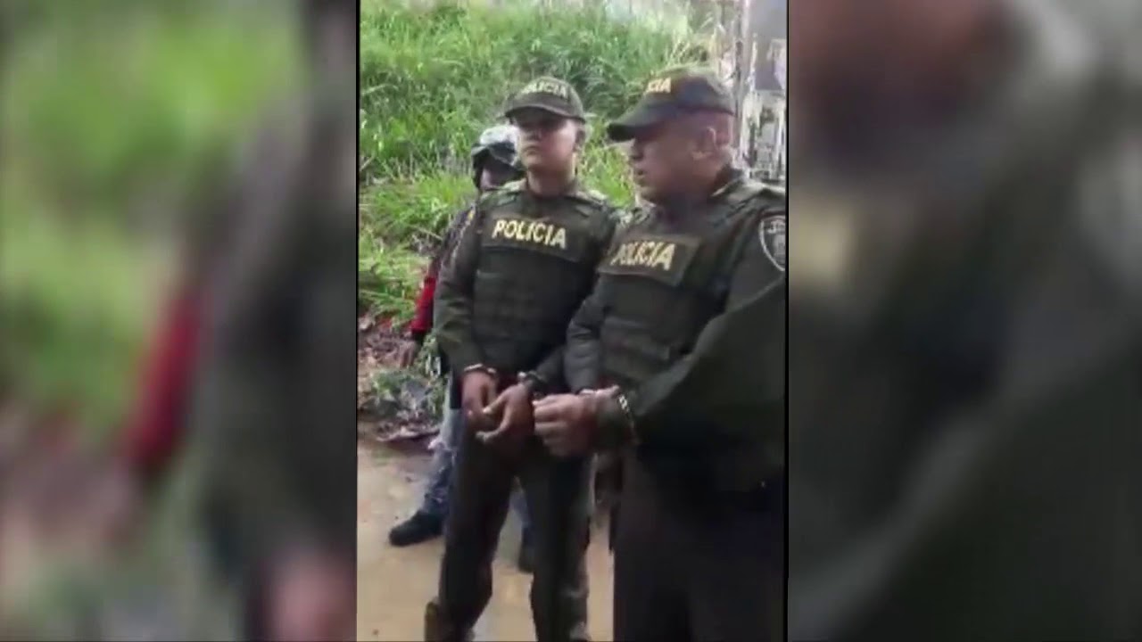 En video: capturados polic&iacute;as acusados de extorsi&oacute;n