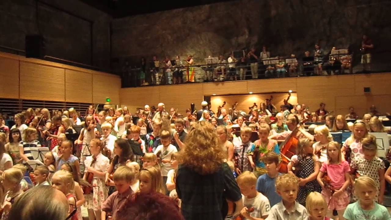 Kylä vuotti uutta kuuta - Näppärit 2013