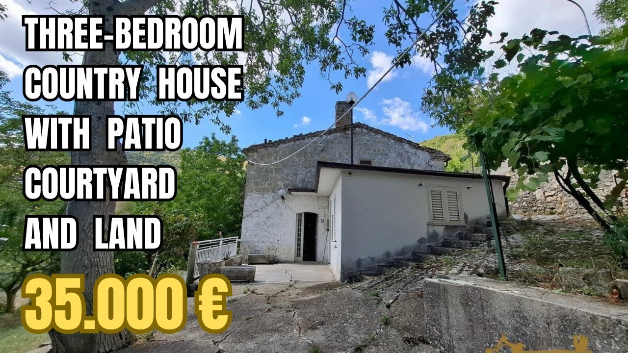 Three-bedroom country house with paved patio, courtyard and land. Schiavi D’Abruzzo
