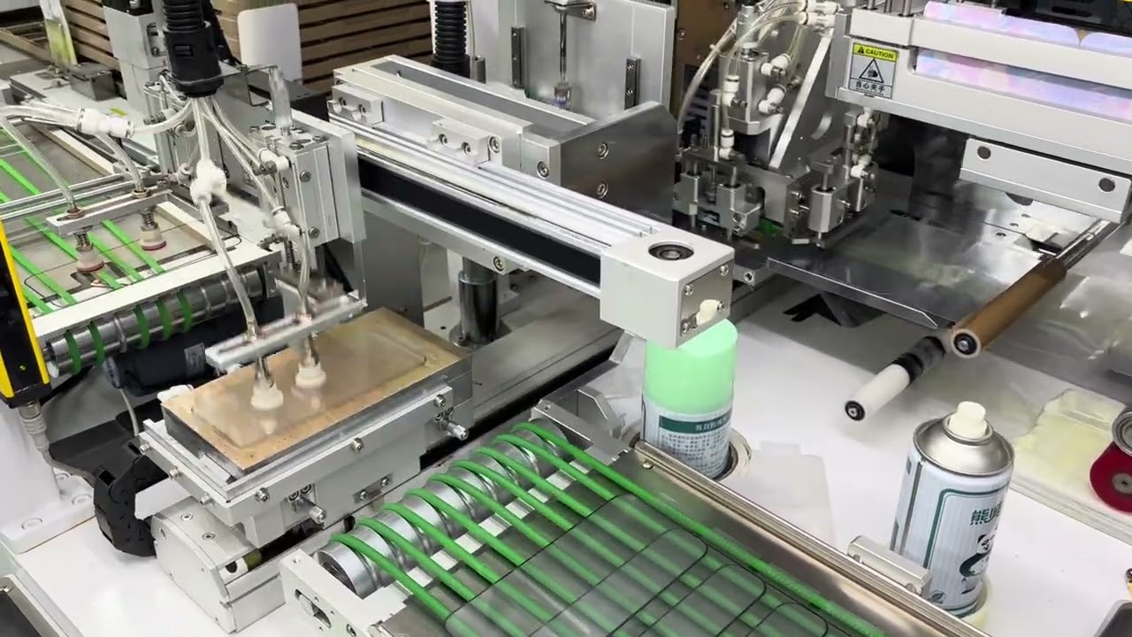 High-tech glass surface treatment. Oil-resistant coating, easy cleaning, maintains crystal clarity.