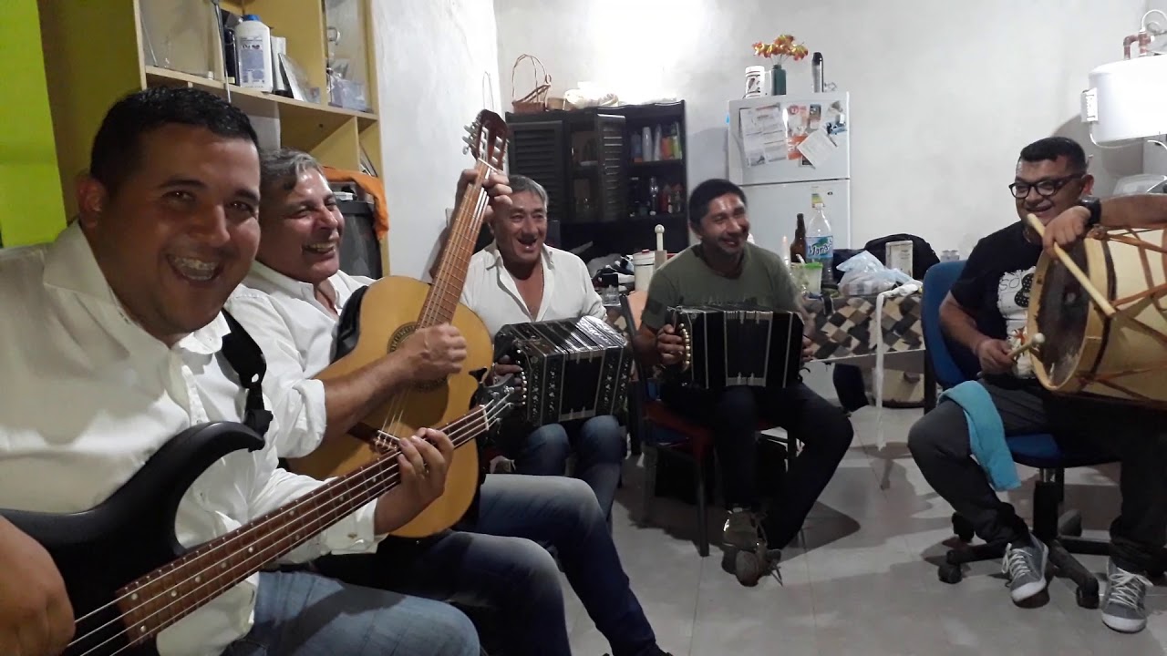 Juntada en lo de Marito Santillán...conjunto Añoranzas más Alfredito Villarreal y Abel Maza...