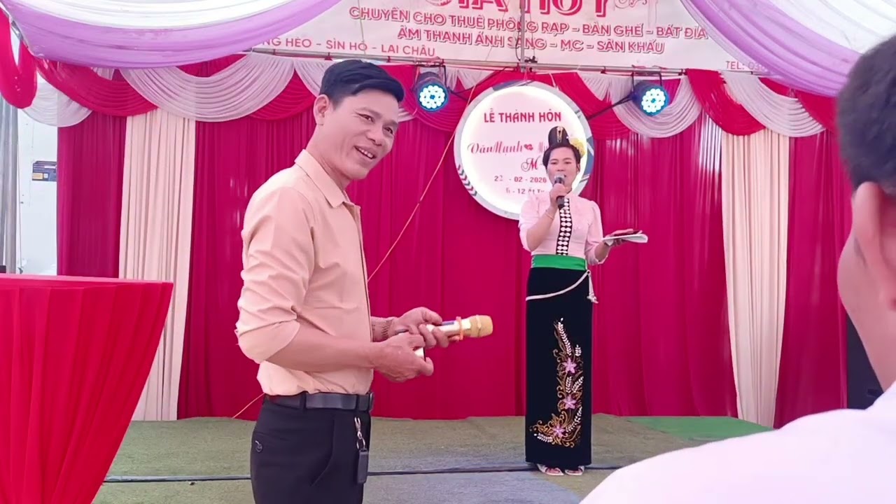 Lường Sươi hát chúc mừng chú rể cô dâu 