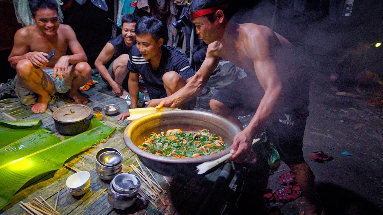 Săn Mật Ong Rừng Gi&agrave; . Phần 2 - Nấu 1 Chậu Đồ Ăn Cho 10 Người