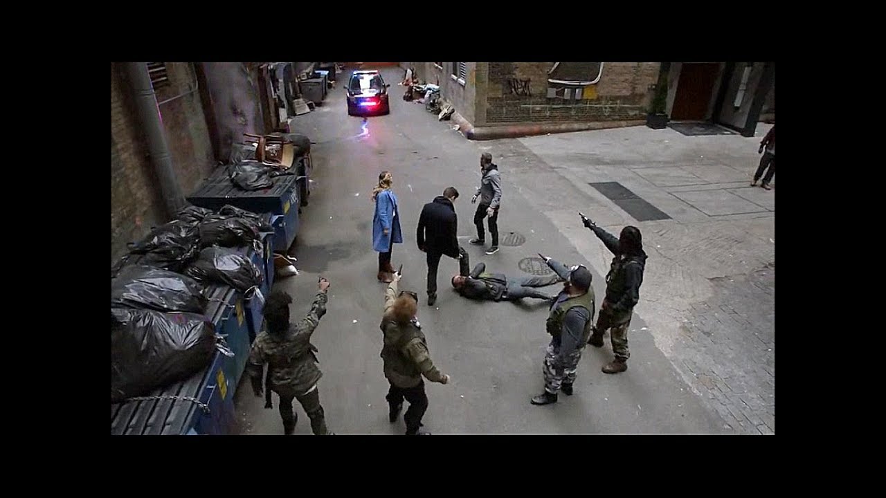 Oliver, Barry y Kara son arrestados en Ciudad Gótica - ARROW 7X09 (Latino)