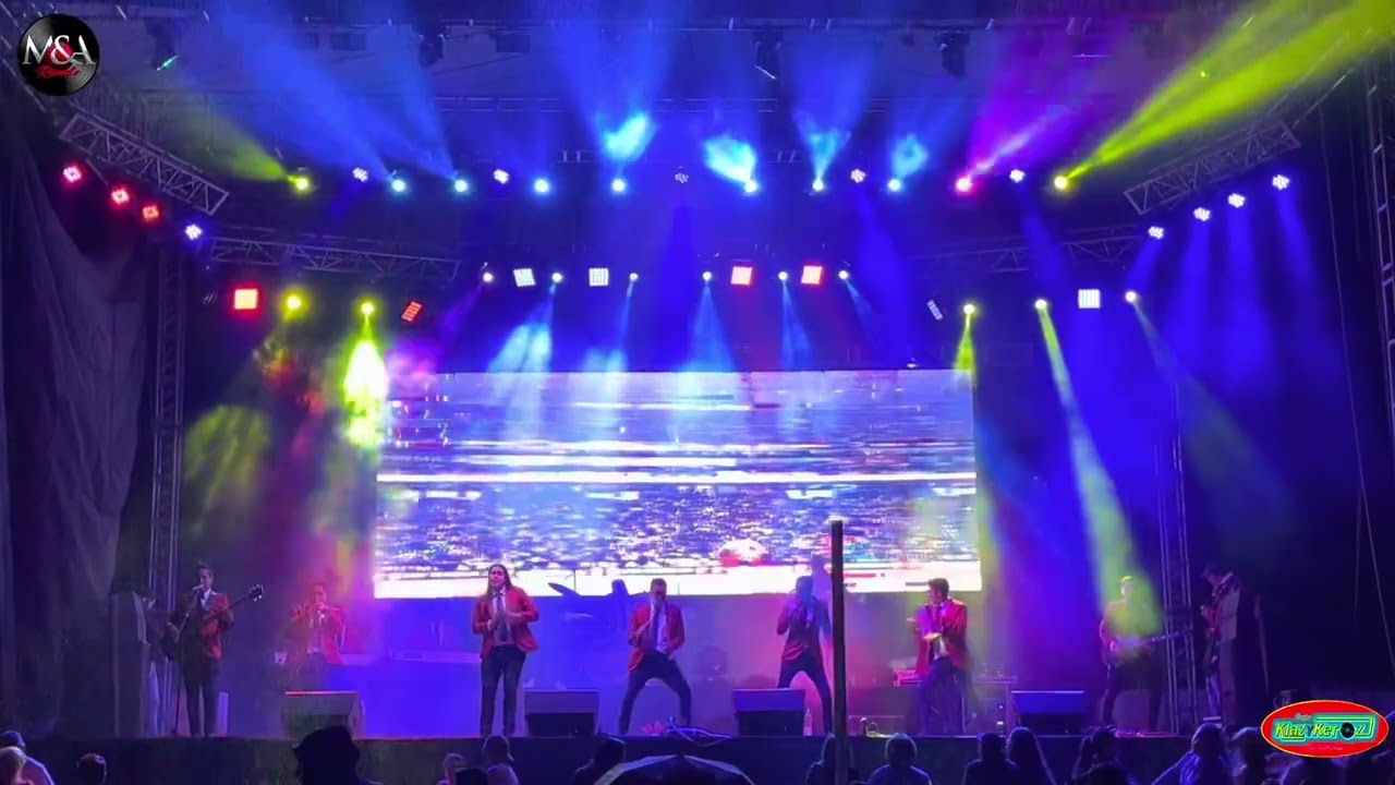 No te pertenece/ Suave y tierno/ Último tren a Londres-Klazykeroz en vivo. (Moyoapan Veracruz)